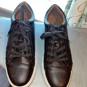 Banana Republic men’s brown sneakers